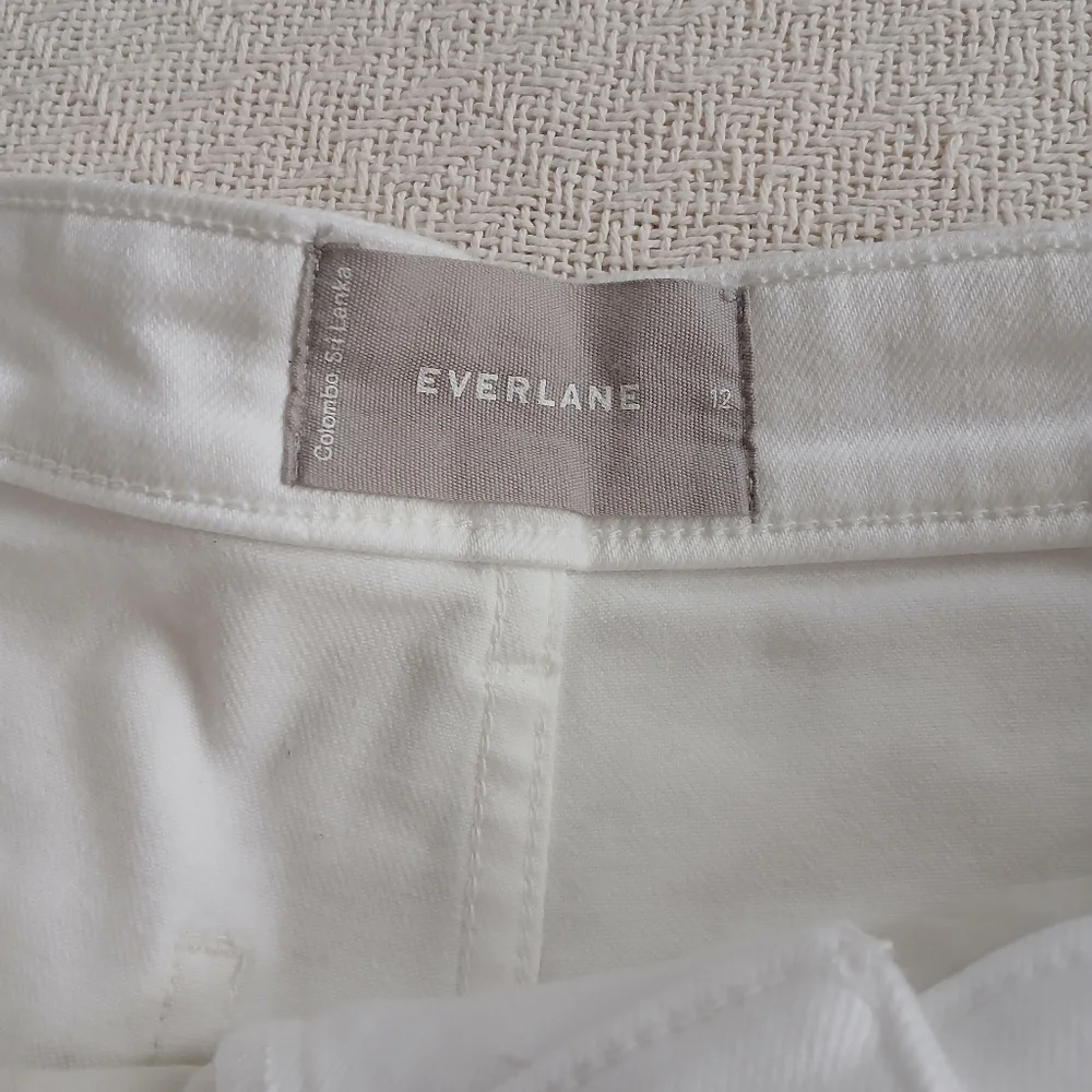 everlane ♡ straight leg crop white jeans 12 resort minimal quiet luxury coastal